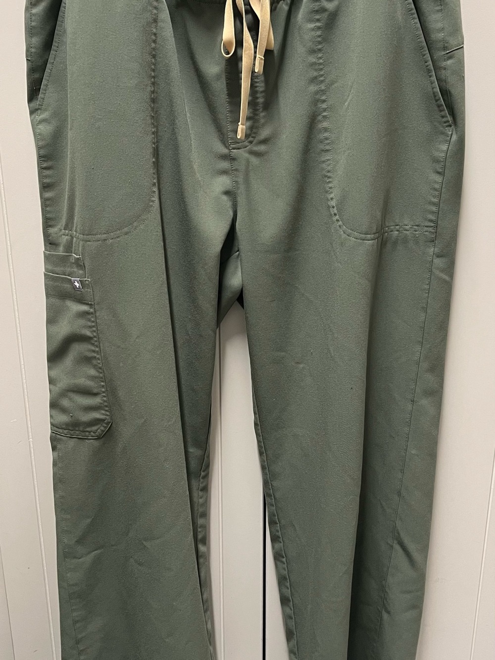 Women’s Petite Figs Olive Scrub Set